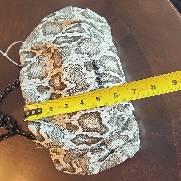 NWT ❗️ Stwve Madden Bantonia snake faux leather puffer Crossbody bag with metal - Picture 14 of 16